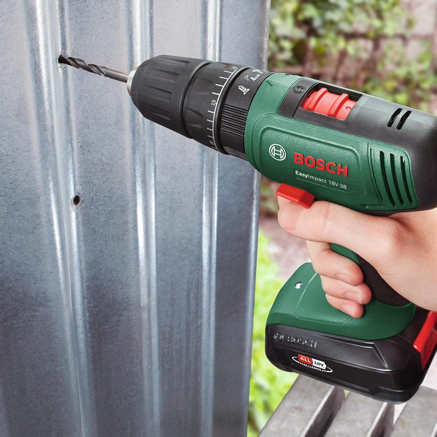 Bosch EasyDrill 18V-38 Akku-Bohrschrauber mit 2,5 Ah Batterie & Ladegerät im Koffer