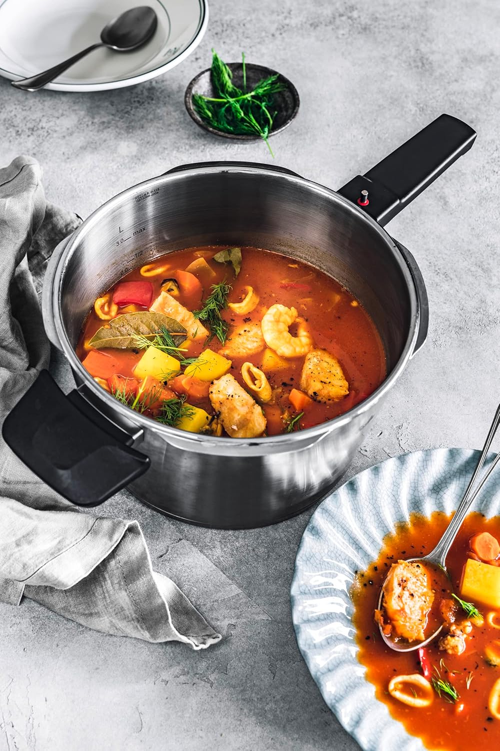 Fissler Vitaquick Premium / Schnellkochtopf-Set, 2-teilig Ø 22 cm (1 Schnellkochtopf 4,5 L, 1 Schnellbratpfanne 2,5 L) – Induktion, Silber