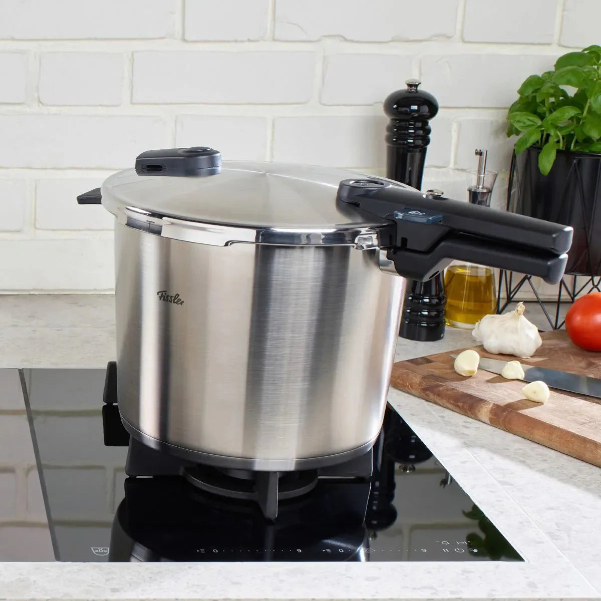 Fissler Vitaquick Premium / Schnellkochtopf (10 L, Ø 26 cm) Edelstahl-Dampfkochtopf, 2-Garstufen, Made in Germany – Induktion