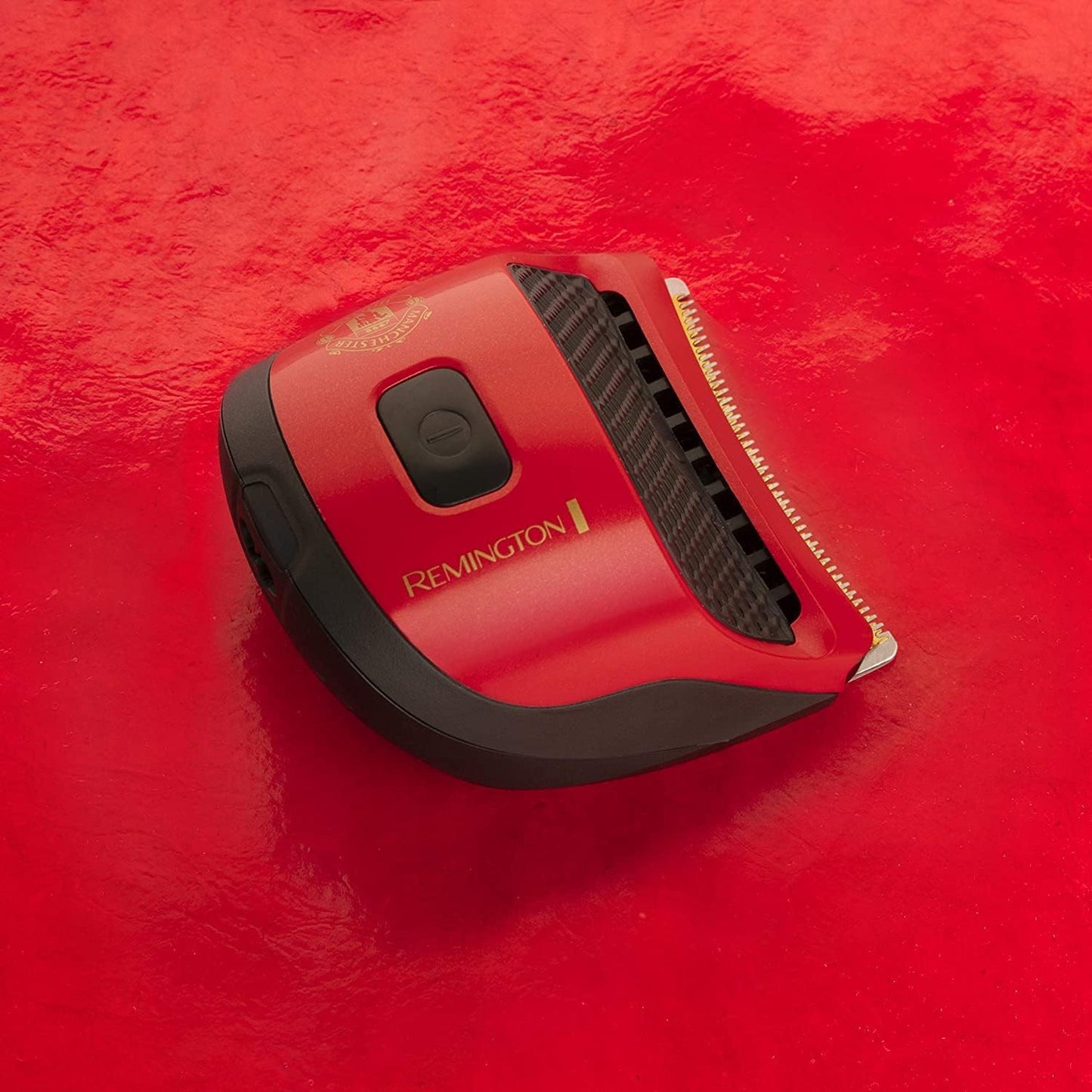 Remington Haarschneidemaschine QuickCut Manchester United Edition (Edelstahlklingen mit CurveCut-Klingen-Technologie, 9 Aufsteckkämme, Netz-/Akkubetrieb, Lithium) Haarschneider HC4255
