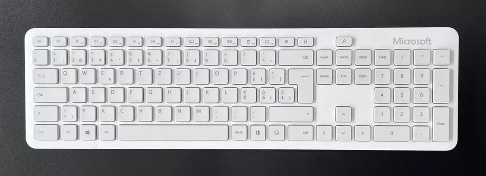 Microsoft Bluetooth Desktop –Tastatur und Maus Set (QHG-00037) Schweizer QWERTZ