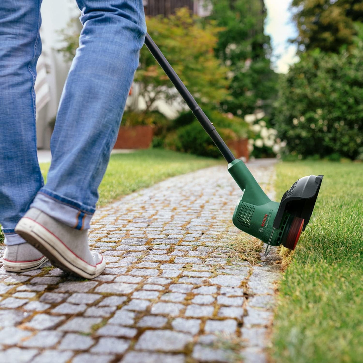 Bosch Akku Rasentrimmer EasyGrassCut 18V-230 mit Akku 2,0 Ah und Ladegerät - Bestartikel-Shop