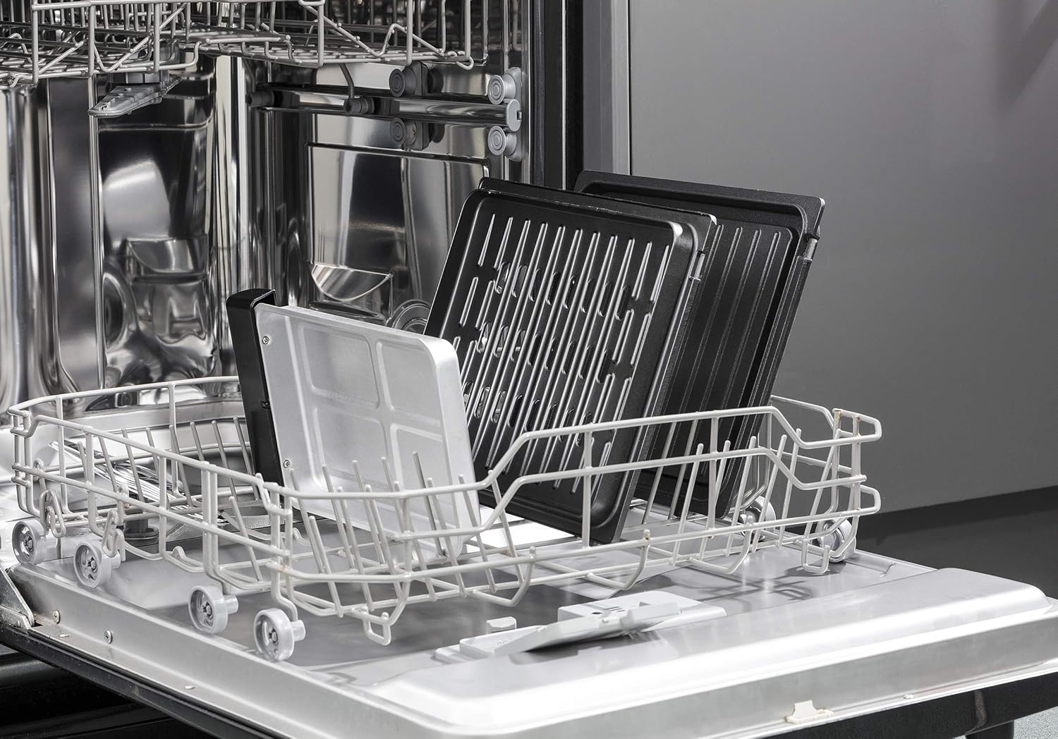 George Foreman Kontaktgrill & Panini- / Sandwichgrill [Smokeless - 87% weniger Rauch] Tischgrill (abnehmbare & spülmaschinengeeignete Grillplatten, 200°C Grilltemperatur, Edelstahlgehäuse) 28000-56 - Bestartikel-Shop